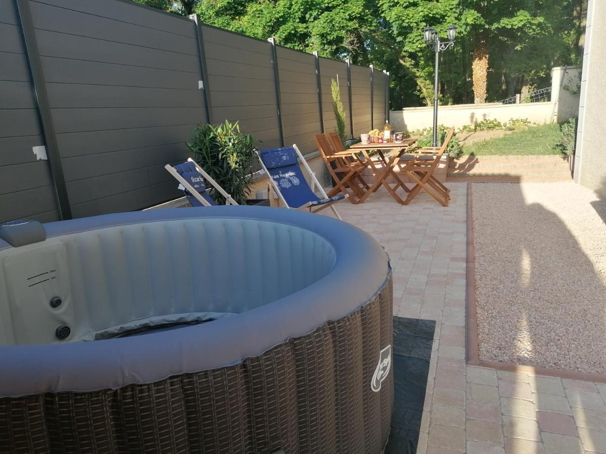 Charmant appartement T2 dans villa avec spa extérieur de mai à septembre Laveyron Exterior foto